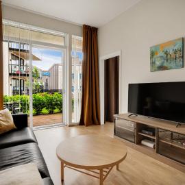 New apt 5 min to airport, free parking at Kokstad station, Hotel in Bergen