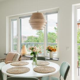 Fresh, Modern Living in a Beautiful Solna Area, hotel Solnában
