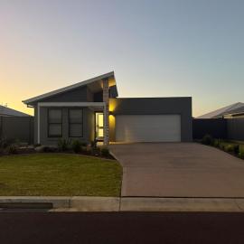 Take time to relax and find peace in South Lakes, hotel in Dubbo