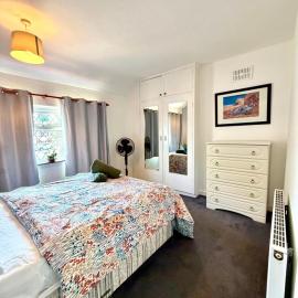 2 Bedroom House Cheapukholiday, hotel in Hornchurch