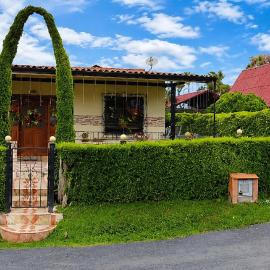 Casa campestre cerca de termales con WiFi y parqueadero, viešbutis mieste Santa Rosa de Kabalis
