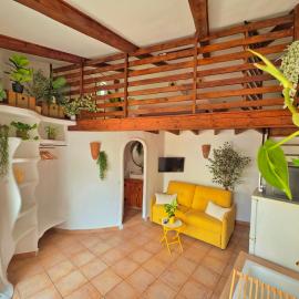La Bastide Bohême Cozy studio, garden & parking