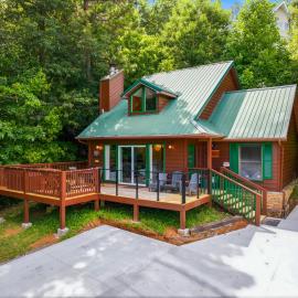 GatlinViews - Renovated Chalet, Arcade Sauna - &, ξενοδοχείο σε Gatlinburg