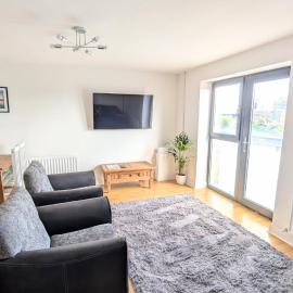 2-Min Walk to Belfast Centre - Bright Spacious with Views - Free Secure Parking、ベルファストのホテル