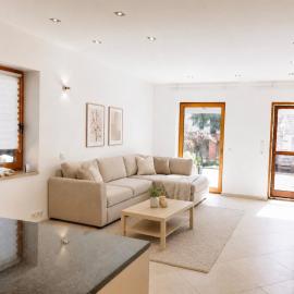 Modern 2-Room Apartment with Garden