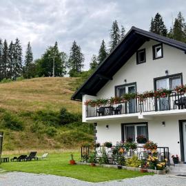 Cabana de Sub Deal Arieșeni, hotel in Arieşeni