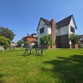 Luxury Cottage Stay Rooms Free Wifi Old Trafford Manchester, hotel in Manchester