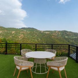 3 BEDROOMS Premium Private Cottage In Murree Mountains, хотел в Мюри