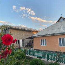 Bloom Guest House, hotel in Tërt-Kul'