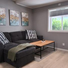 Modern 1BR City Centre Apt - Sleeps 4, khách sạn ở Otta