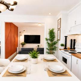 Modern 3-Bedroom Apartment Near Montreal, hotel em Longueuil