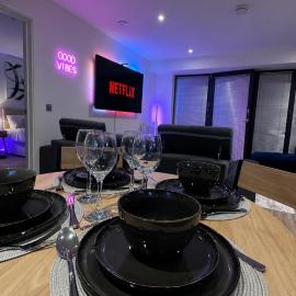Central Slough Sleeps 6 Near Elizabeth Line, Windsor, Legoland and Heathrow, hotel v mestu Slough
