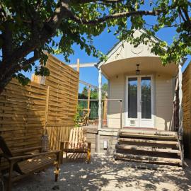 Ailéa Tiny House avec jacuzzi privatif, hotel v mestu Beaumes-de-Venise
