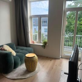 Modern Design Apartment with Balcon