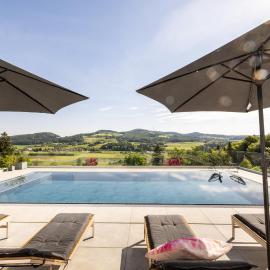 Haus Vogl Anger - Ferienwohnungen mit privater Sauna und beheizten Salzwasser Pool in Panoramalage und Nähe zu Salzburg und Berchtesgaden