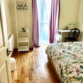 West London Homestay near South Ealing Station, hotel in Brentford