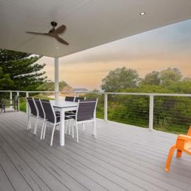 Jenkins Beach House Galwad y mor Call of the Sea – hotel w mieście Tomakin