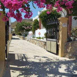 Artianna, holiday home in Alinda, Leros، فندق في أليندا