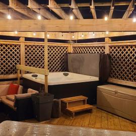 Finger Lakes Retreat! Hot tub, SAUNA and Country Views!, hotelli kohteessa Prattsburg