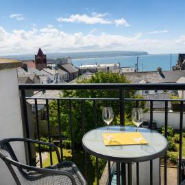 Seaview Haven-2 Minute Walk to Seafront-Free Parking, hotel in Portstewart