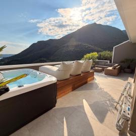 Deluxe Sky Spa Penthouse & Resort