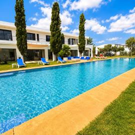 Villa Palm Oasis Dar Bouazza 300m2 Piscine 3 suites - 4 chambres - HomeCity Signature Casablanca, hotel in Dar Bouazza