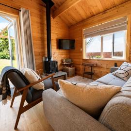 The Cabin log fire cosy home, hotel en Folkestone