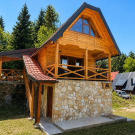 Brvnara Tarska Zora, hotel u gradu Sekulić 