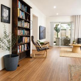 Yarri House - Walk to shops, beach and estuary!, hotel di Falcon