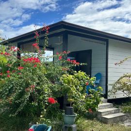 LE FARE BLEU ITI Bungalow climatisé en bord de lagon à Tiputa Rangiroa - Demi-pension & vélos gratuits, hótel í Rangiroa
