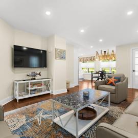 Whalers Rest, Historic Flat Near Harbor, Beach and Mystic, hotel din Stonington