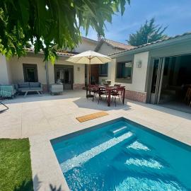 VillaNeuve 4 people full center pool parking Wi-Fi