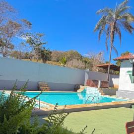 Casa de campo espaçosa em Pirenópolis, hotel en Pirenópolis