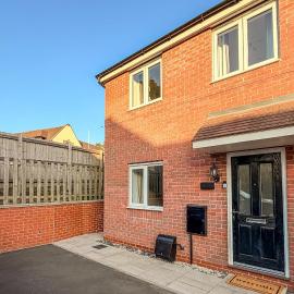 Mansfield 5 Persons 3 Bed with Private Parking