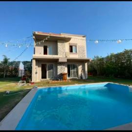 فيلا رامي رزق Luxury villa with private pool& complete privacy, khách sạn ở Thành phố 6th Of October