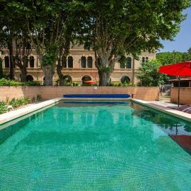5 Family Apartments with Pool & Large Garden in Historic Pézenas Convent, Hotel in Pézenas