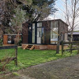 Wahi Marie X by Tiny Away, hotel in Puketitiri