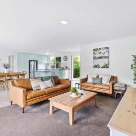 Light and Bright at Maloneys