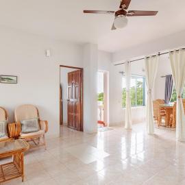 Edelweiss Apartments Near Beach and Airport, hotel in Bogmalo
