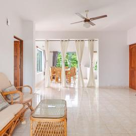 Edelweiss Apartments Near Beach and Airport、ボグマロのホテル