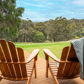 Swings Vineyard Chalet - Winery Escape for 4 people, hotel in Yallingup