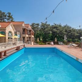 Taean Atirans Beach Pension, hotel sa Taean