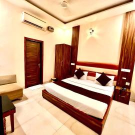 Hotel Wooodcrestt Zirakpur, hotel v mestu Zirakpur