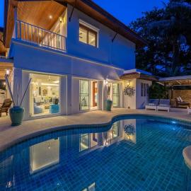 Baan Fah Sai Luxury Villa steps from Beach