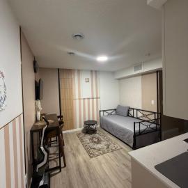 Haverims Cozy and Neat Basement, hotel Edmontonban