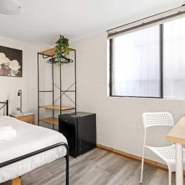 Smart Stay with Convenience - Private Single Room in Liverpool - Shared Bathroom and Amenities