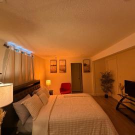 Private Room with Private Entrance North Miami, Hotel in North Miami