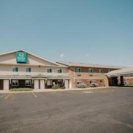 Quality Inn & Suites Watertown near Prairie Lakes Ice Arena, hotel in Watertown