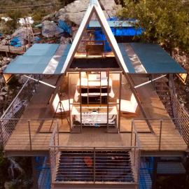 Cottonwood Shores में, होटल Stunning A-Frame with Folding Glass Walls & Open-Air Living in Cottonwood, Texas