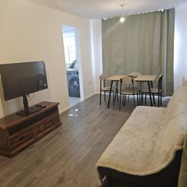 2bdr Ground Floor Flat in Edmonton free Parking and WiFi, hotel in Ponders End